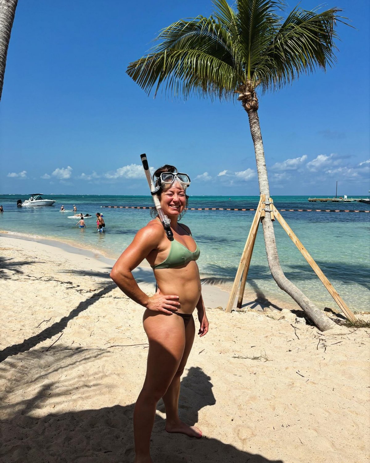 Crossfit Queen Emma Showing Off Pregnant Muscles In Bikini 18