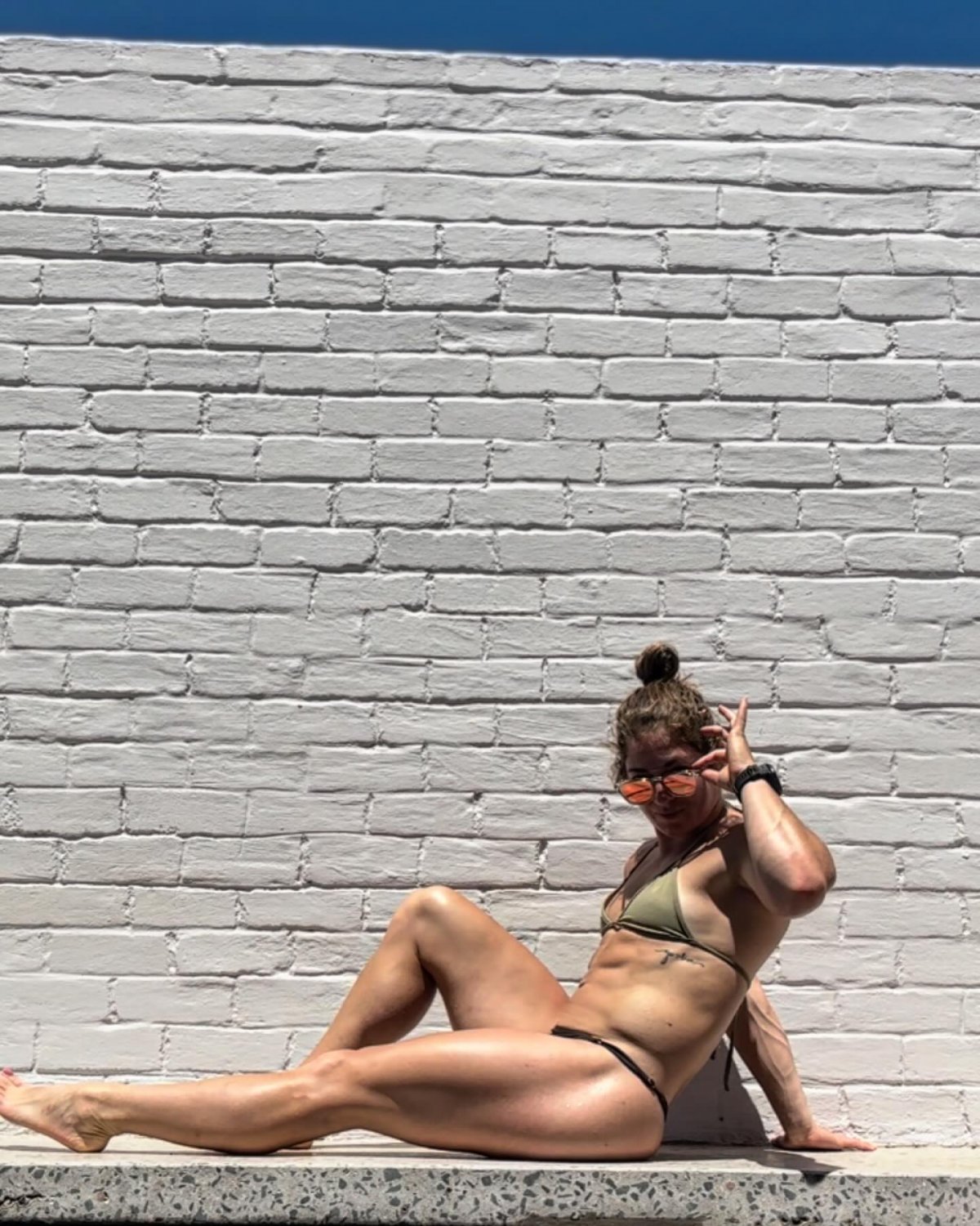 Crossfit Queen Emma Showing Off Pregnant Muscles In Bikini 26
