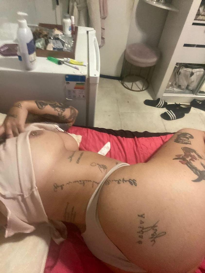 Tatted Thick Babe Masturbating Wildly On Cam 12