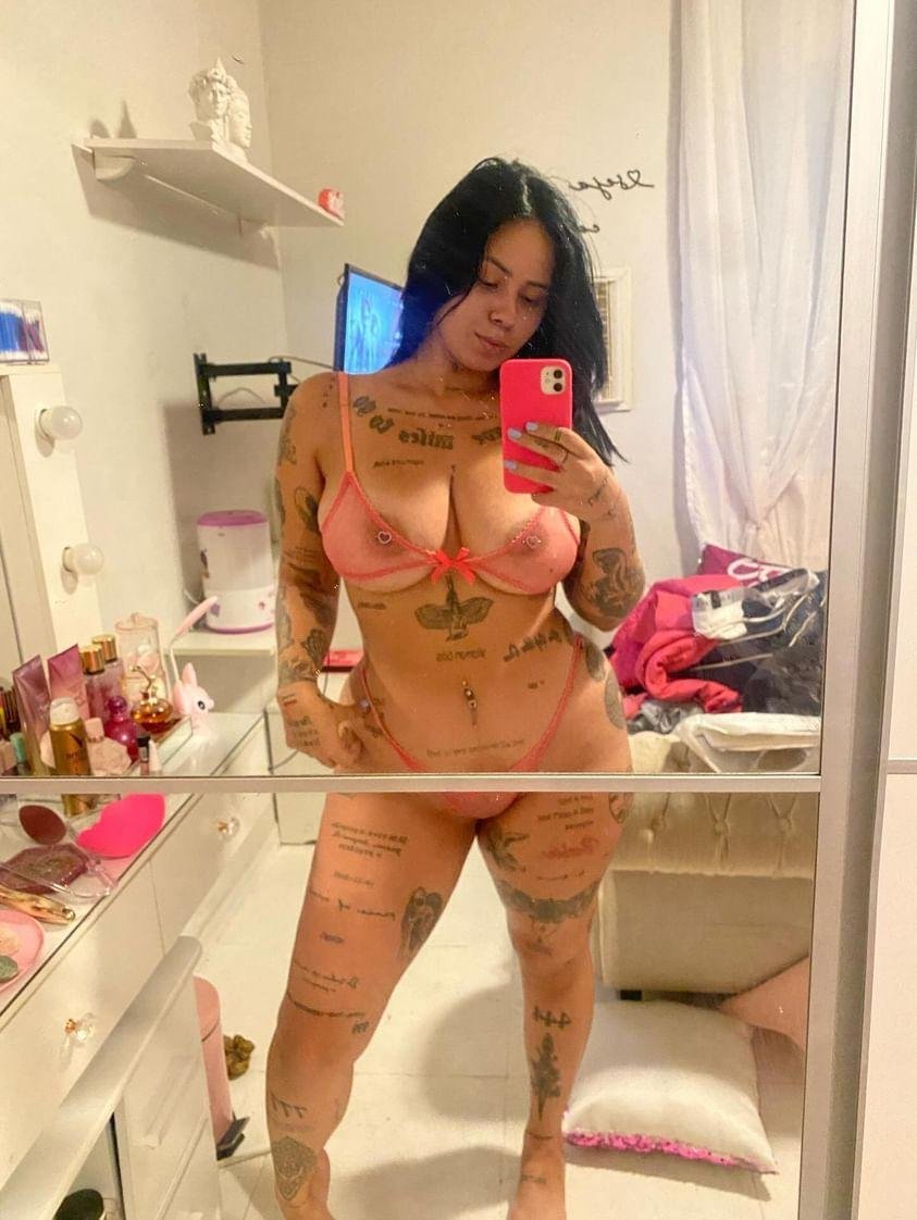 Tatted Thick Babe Masturbating Wildly On Cam 18