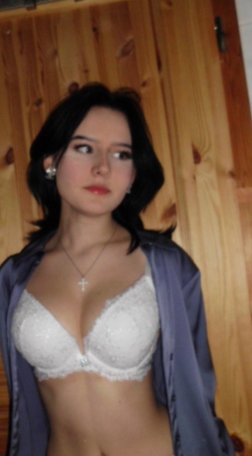 ジャーマン・スラット・ジュエルディス・レディー・トゥ・ビー・ファックミート 1