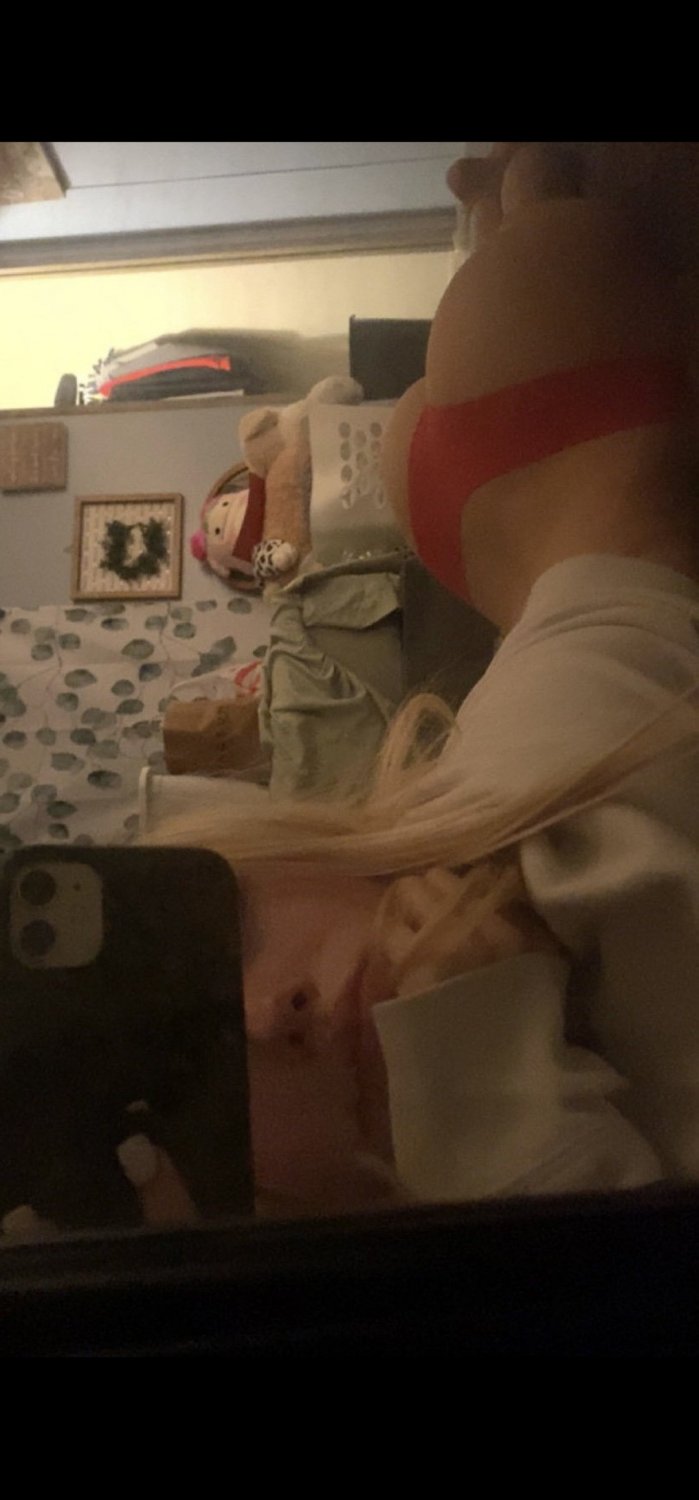 웹슬리트 에밀리가 프리챗나우를 만듭니다. 10