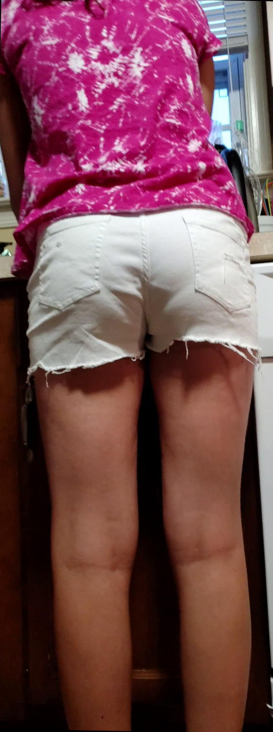 Sexy Babe In Tight White Shorts Flashing Curves 5