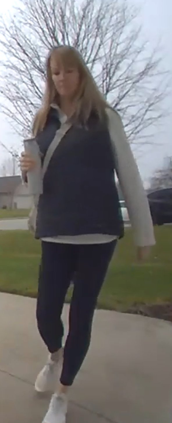 Jej klienci mogą ją zlokalizować. Milf. Ogromne cycki 1