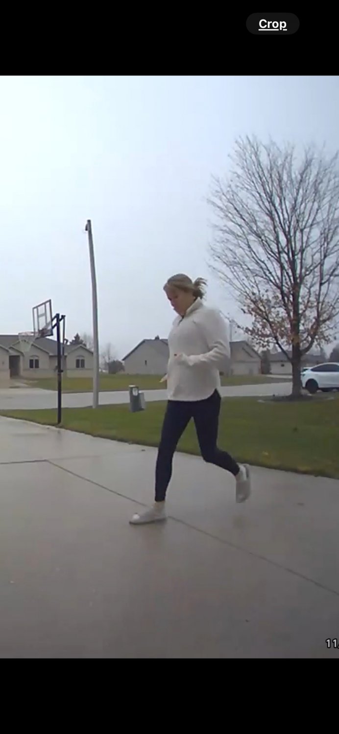 Jej klienci mogą ją zlokalizować. Milf. Ogromne cycki 2