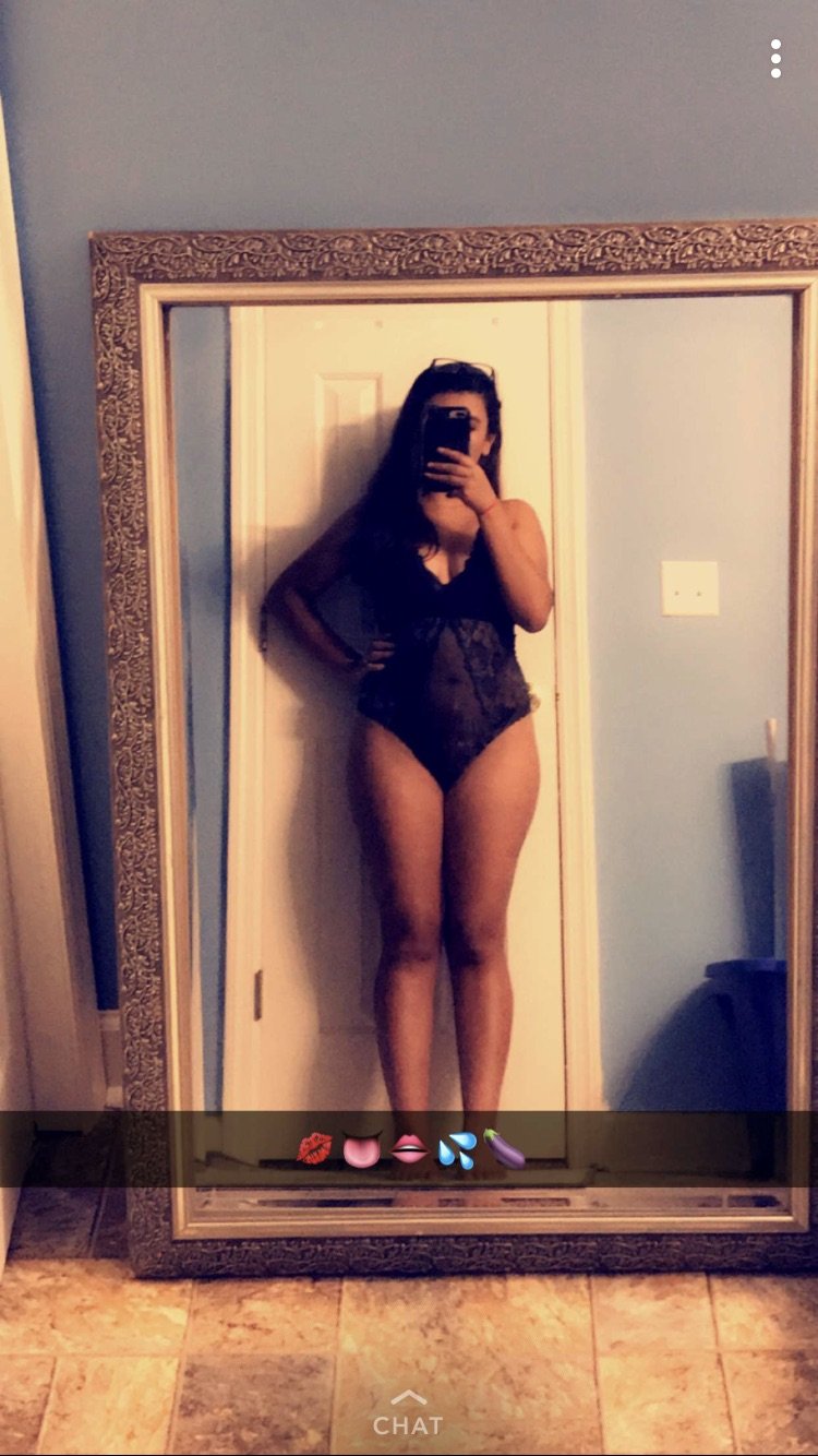 ラティーナ・ベイブ・フラッシング・ハー・ヌードズ・アンド・ショーイング・オフ・フォア・カッコールズ 1