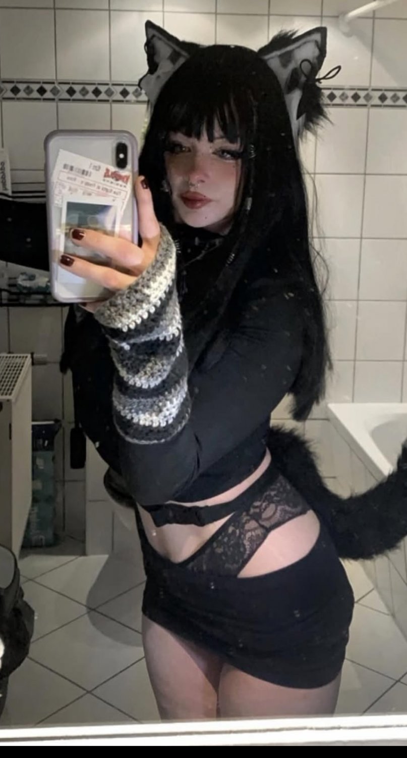 German Emo Babe Being A Dirty Little Toy 2