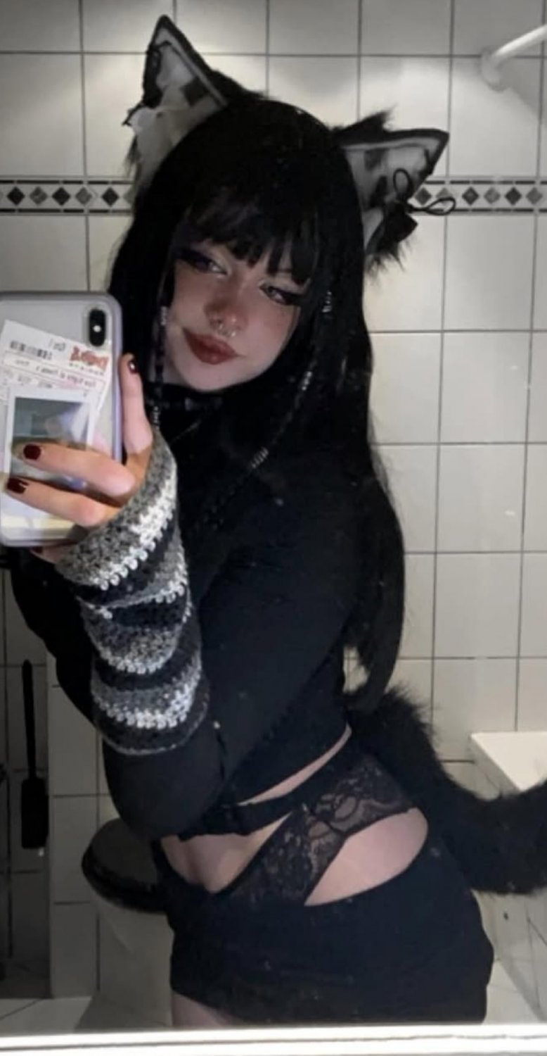 German Emo Babe Being A Dirty Little Toy 5