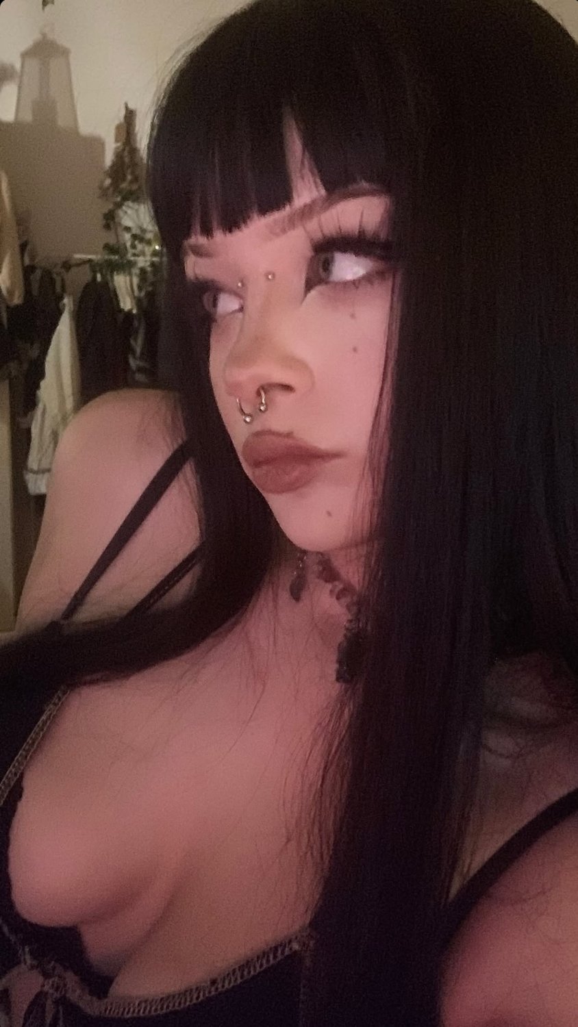 German Emo Babe Being A Dirty Little Toy 7