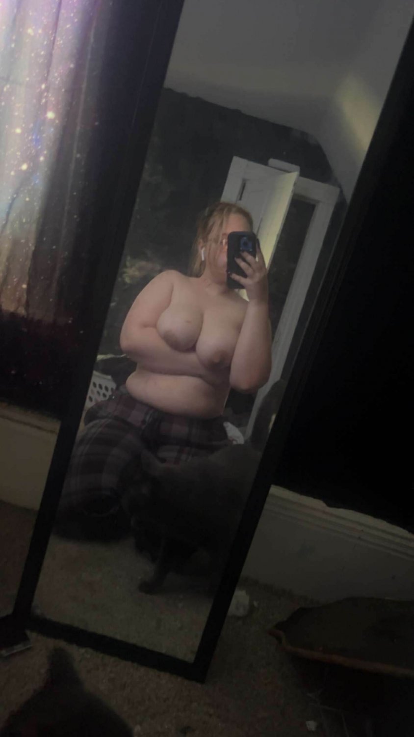 ノーティー・ブロンド・ベイブ・ウィズ・ビッグ・ティッツ・フラッシング 7