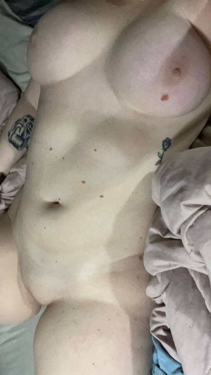 ノーティー・ブロンド・ベイブ・ウィズ・ビッグ・ティッツ・フラッシング 9