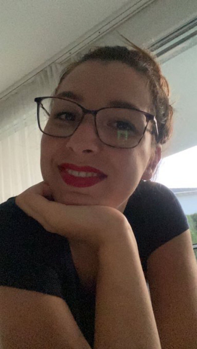 ビッグ・ティッテッド・ベイブ・フラッシング・ハー・マッシブ・カーブス 1