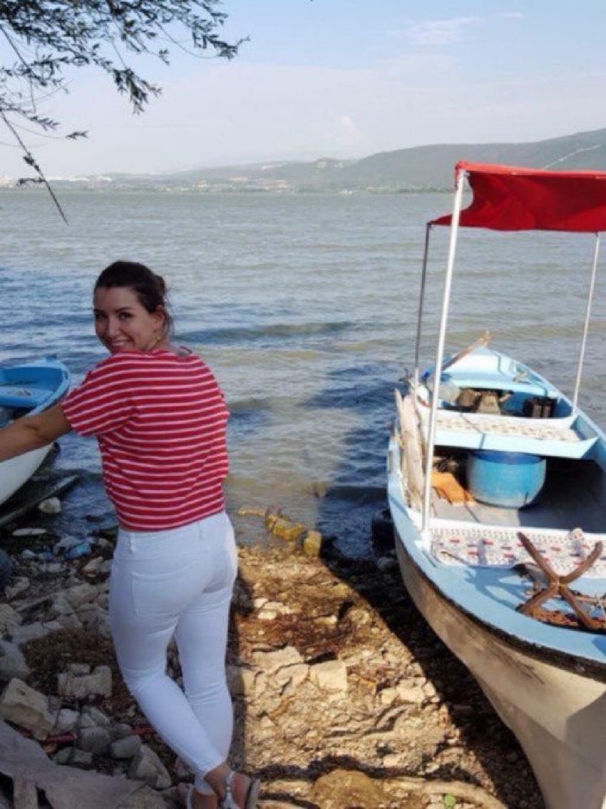 ビッグ・ティッテッド・ベイブ・フラッシング・ハー・マッシブ・カーブス 19