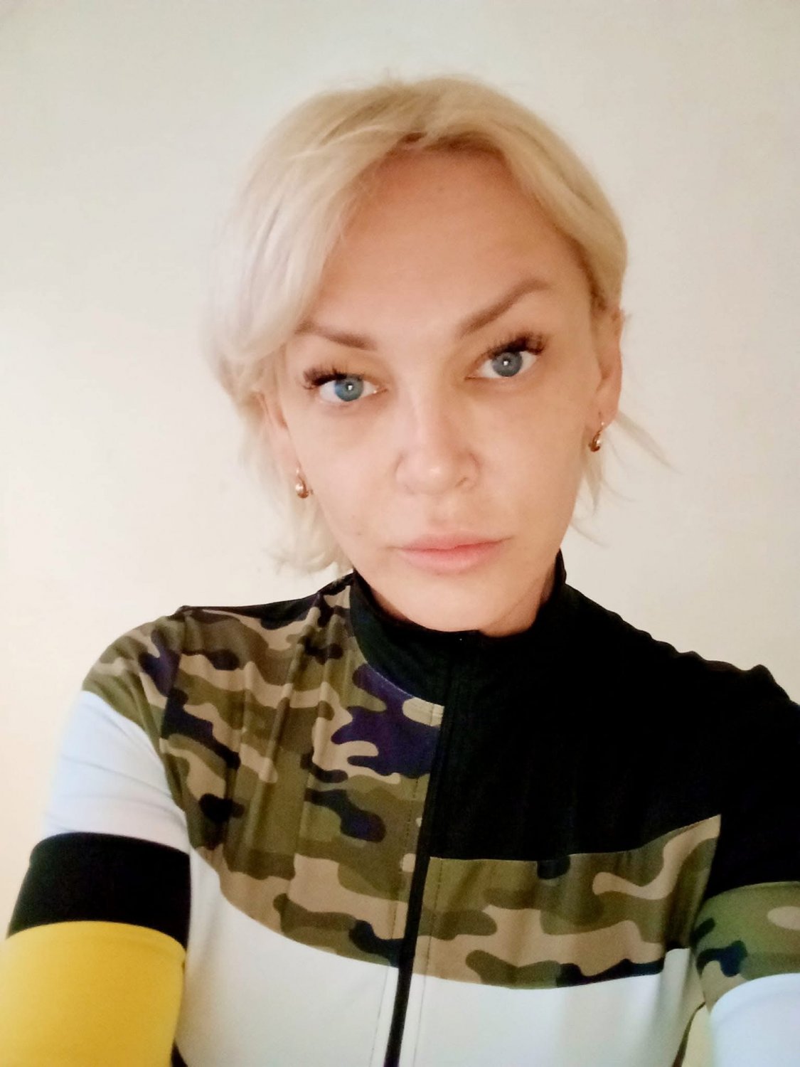 ロシアン・ミルフ・ビカ2・ストリッピング・ダウン・アンド・ベッギング・フォア・イット 4