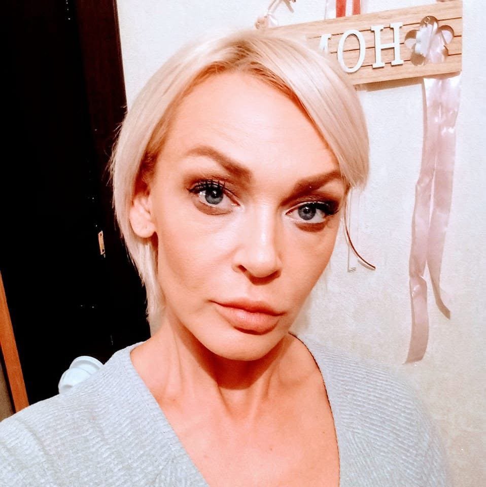 ロシアン・ミルフ・ビカ2・ストリッピング・ダウン・アンド・ベッギング・フォア・イット 6