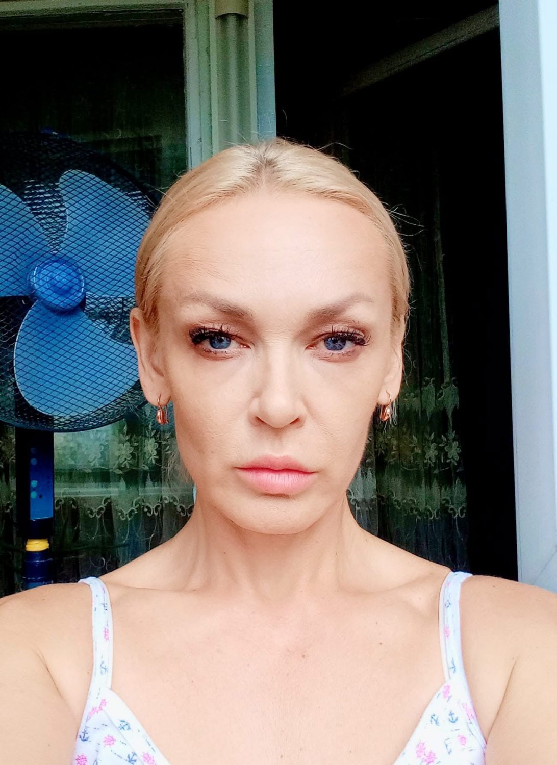 ロシアン・ミルフ・ビカ2・ストリッピング・ダウン・アンド・ベッギング・フォア・イット 9