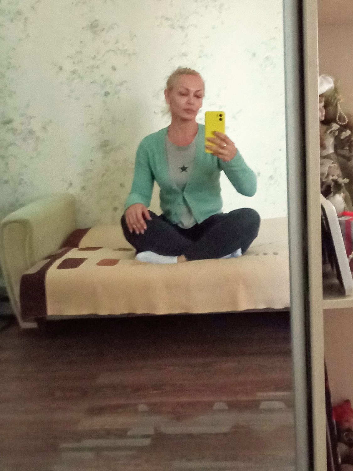 ロシアン・ミルフ・ビカ2・ストリッピング・ダウン・アンド・ベッギング・フォア・イット 19