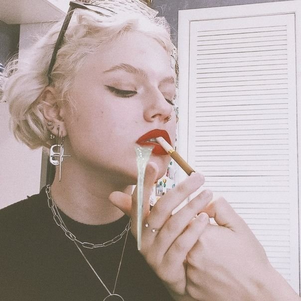 Les demoiselles fumeuses 3
