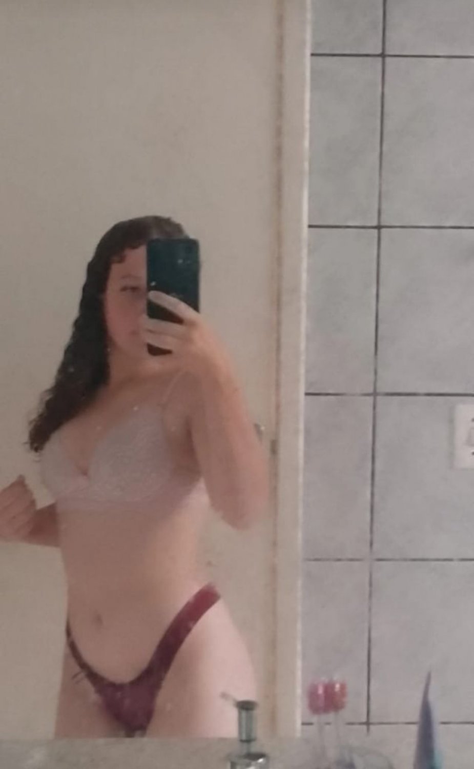 キュート・ラティーナ・ベイブ・ショーイング・オフ・オン・インスタグラム 24