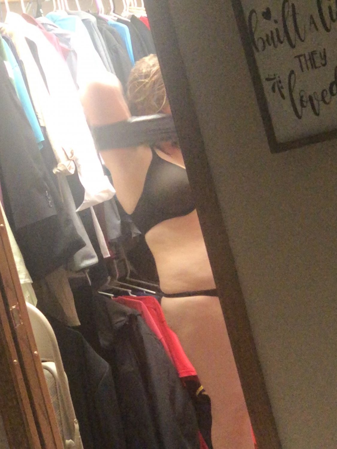 Hussy prof karısı hazırlanıyor. Tıraşlı amcık. Büyük memeler 8