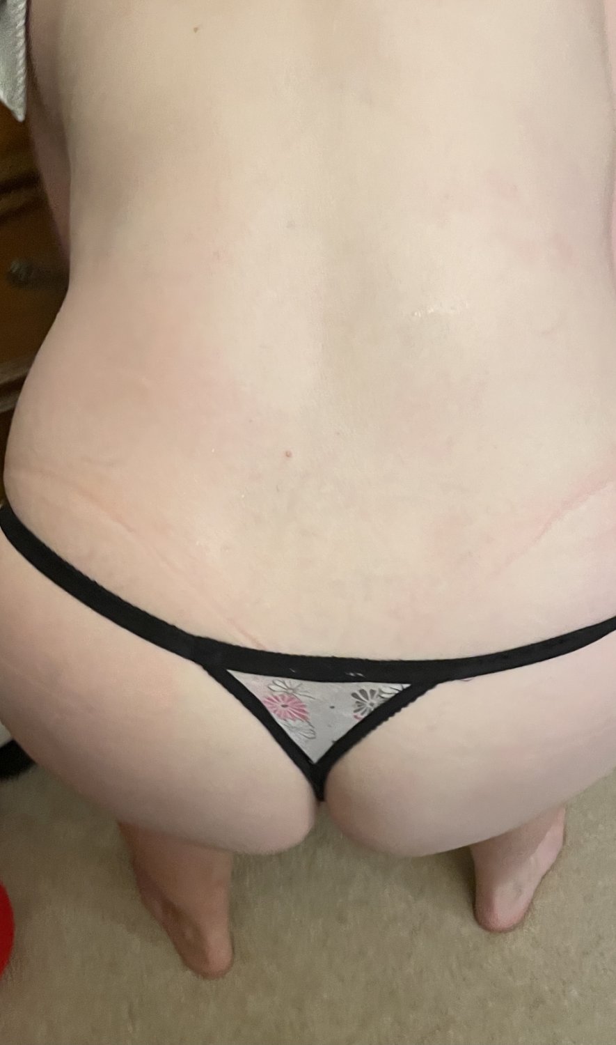 Quando una studentessa si accorge che il suo perizoma è scivolato, diventa più strana a casa. Tette grandi moglie perizoma 3