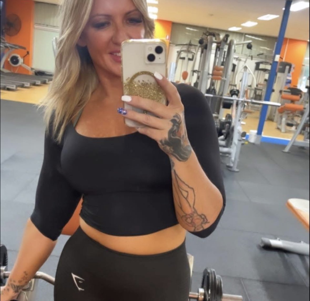 Czy jakiś byk z dużym penisem może przetestować moją mamę, Kik aussiebetaboy5 4