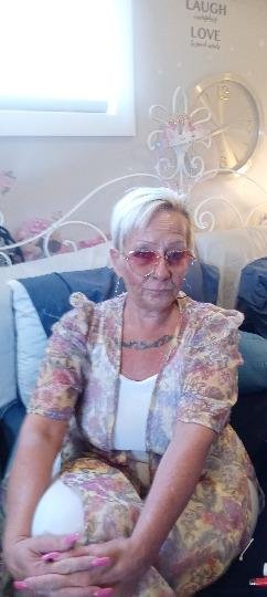 Big Ass Mature GILF Ready To Play 4