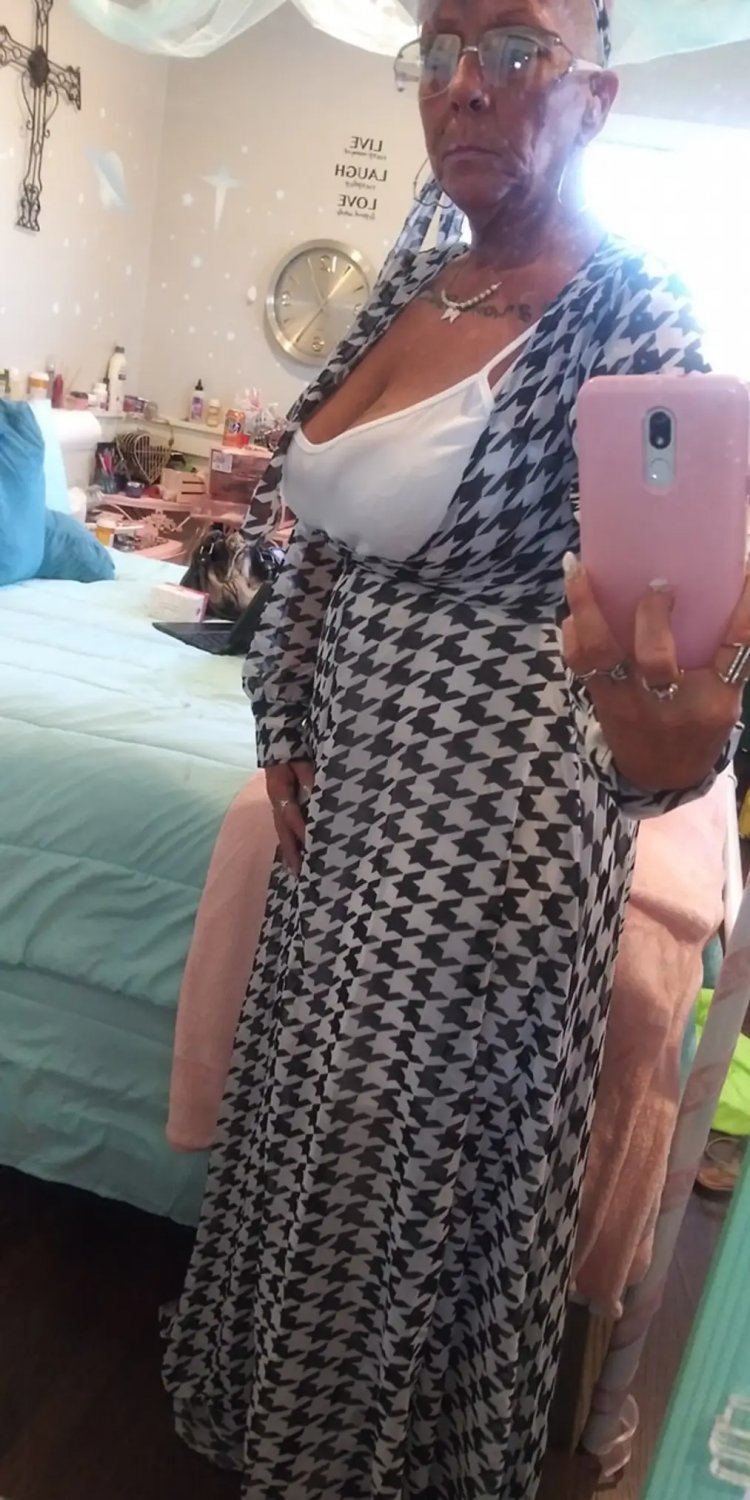 Big Ass Mature GILF Ready To Play 16