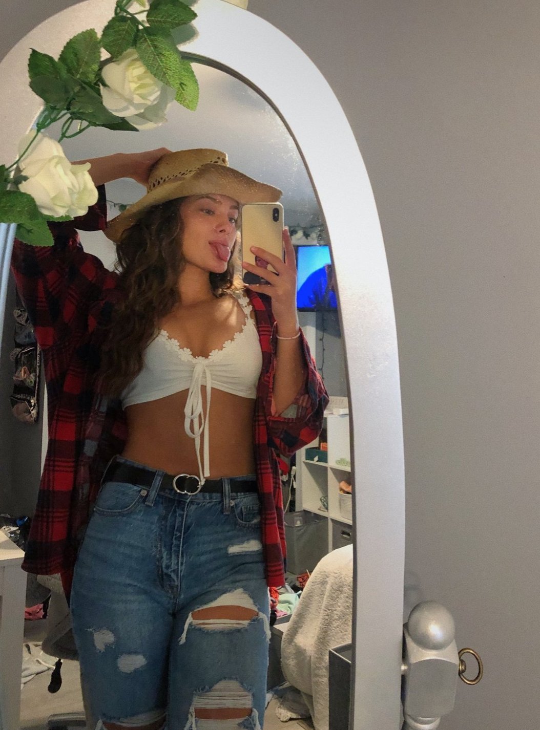 Brown-Haired Hourglass Babe Showing Off In Bikini For BBC 12