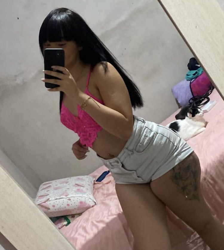 Branquinha Rabuda Cavala Flashing Her Juicy Ass Deserves To Be Shared 3