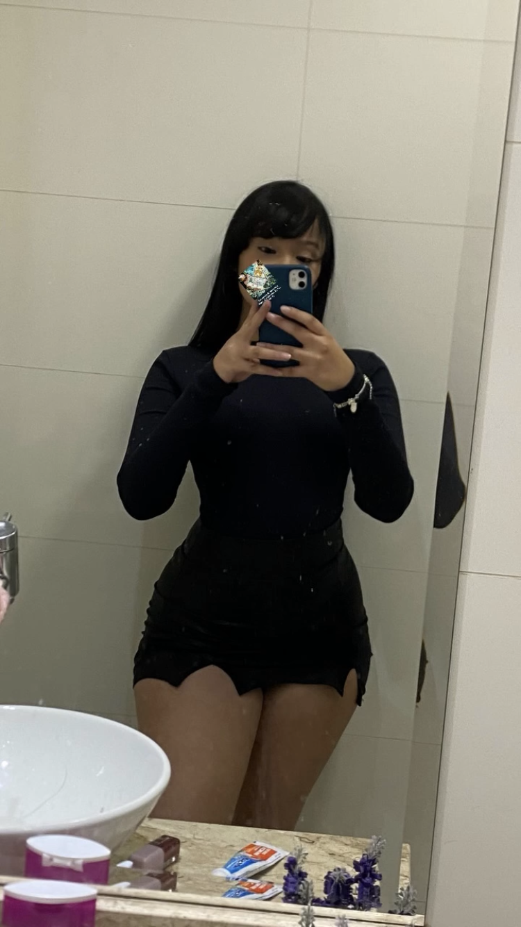 Branquinha Rabuda Cavala Flashing Her Juicy Ass Deserves To Be Shared 7