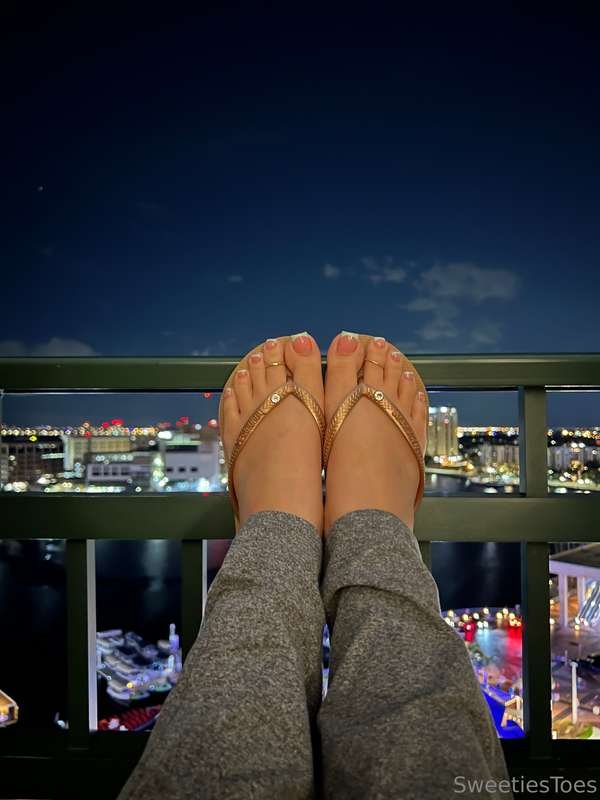 スウィーティーズ・セクシー・トーズ・レディー・トゥ・ビー・リックド 8