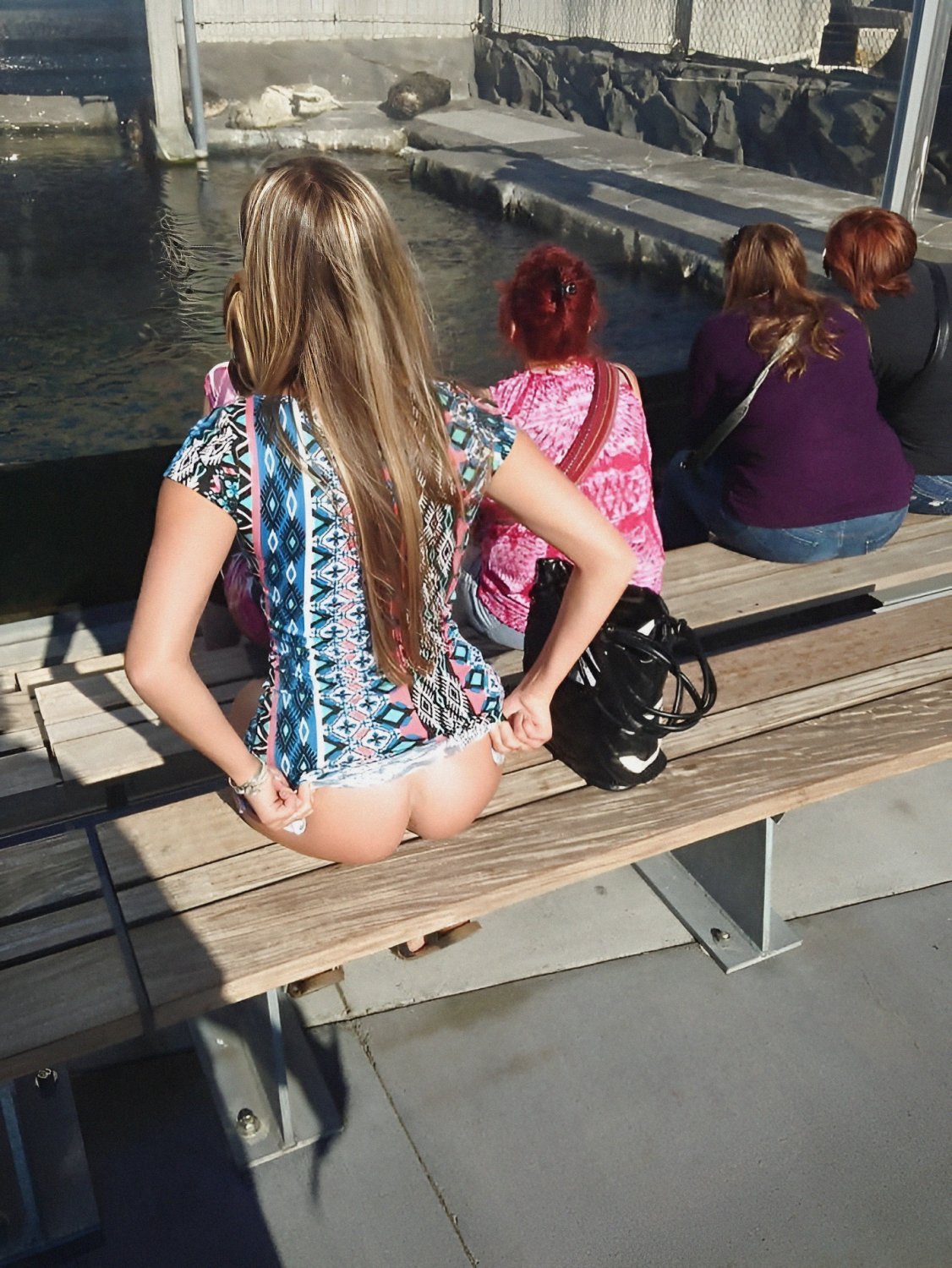 HONEY 18yo Blondes Playgirl LIEBT es, Fremde in der Stadt zu blinken 45