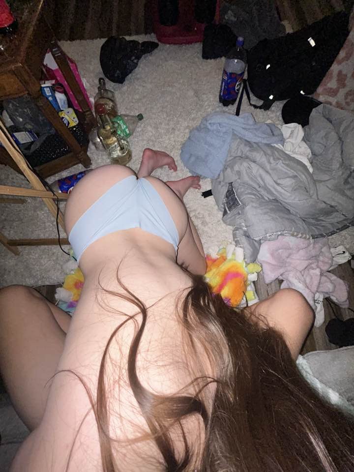 Prostitué(e) posté(e) pour plus de dm sur kik orangetail88654 9