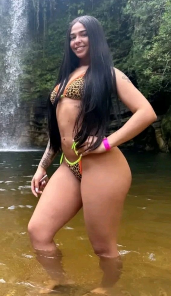 Mature Milf In Bikini Showing Off Big Juicy Ass 15
