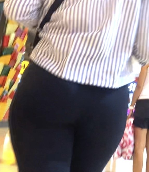 Candid Ritzy Bubble Butt In Tight Leggings Compilation 13