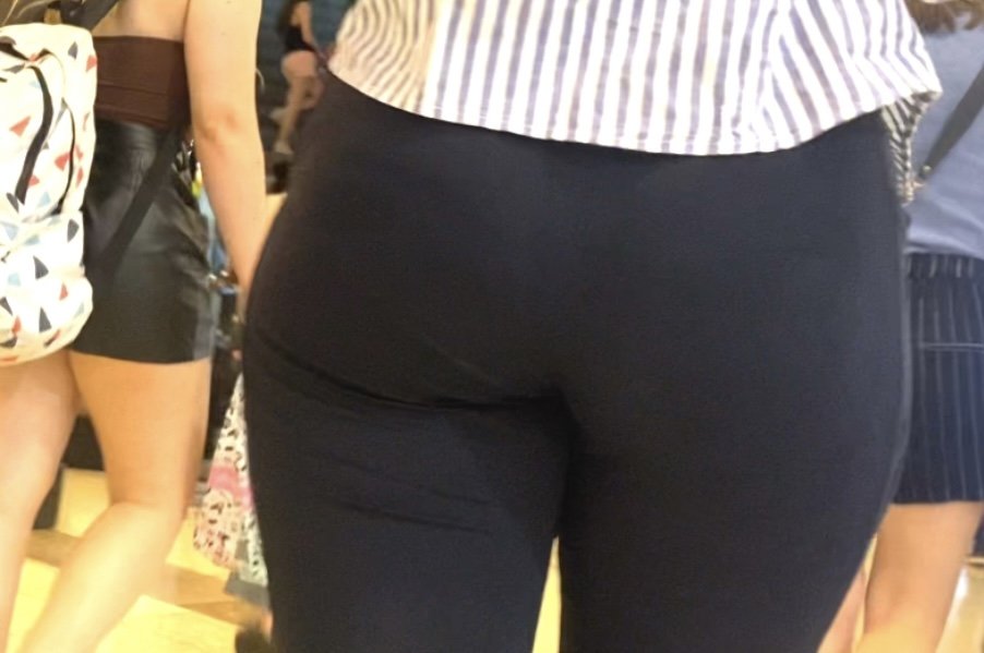 Candid Ritzy Bubble Butt In Tight Leggings Compilation 15