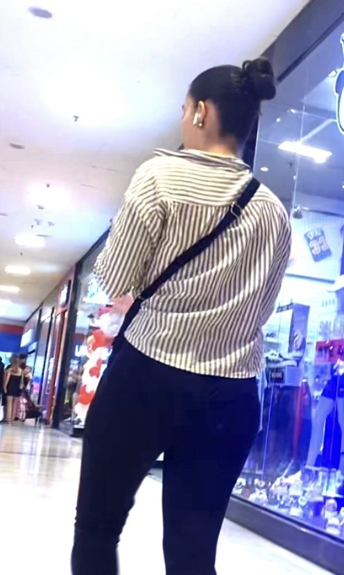 Candid Ritzy Bubble Butt In Tight Leggings Compilation 17