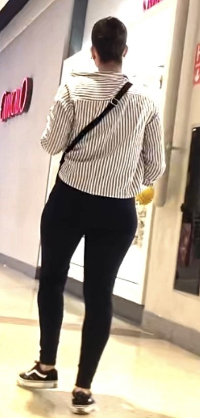 Candid Ritzy Bubble Butt In Tight Leggings Compilation 19