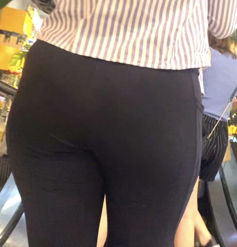 Candid Ritzy Bubble Butt In Tight Leggings Compilation 20