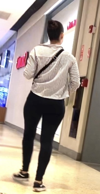Candid Ritzy Bubble Butt In Tight Leggings Compilation 21