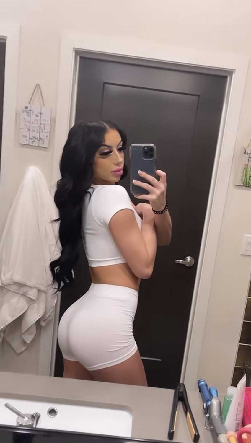 Dallas Brunette Dreanna Showing Off Her Lingerie And Pussy 1