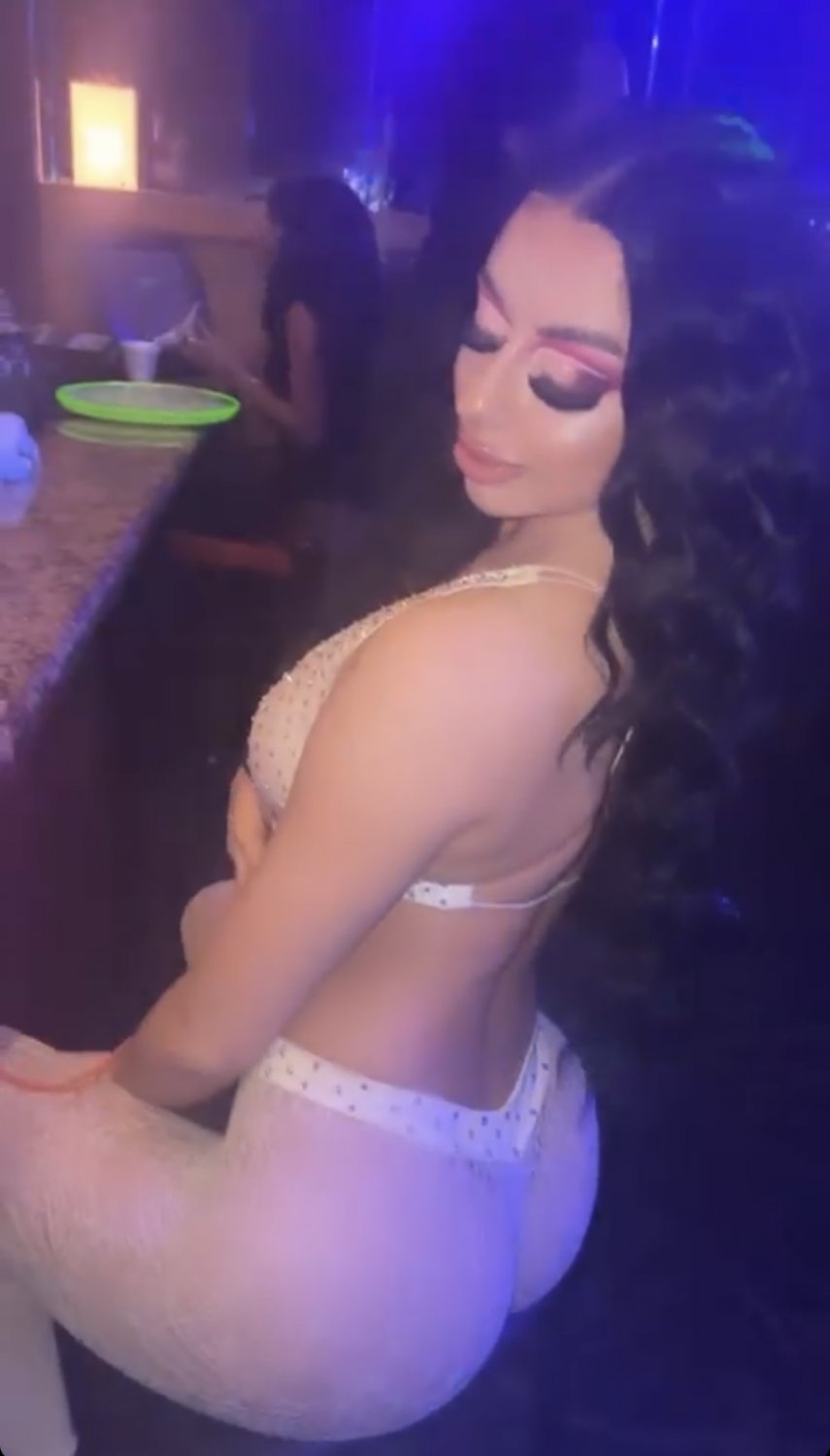 Dallas Brunette Dreanna Showing Off Her Lingerie And Pussy 2