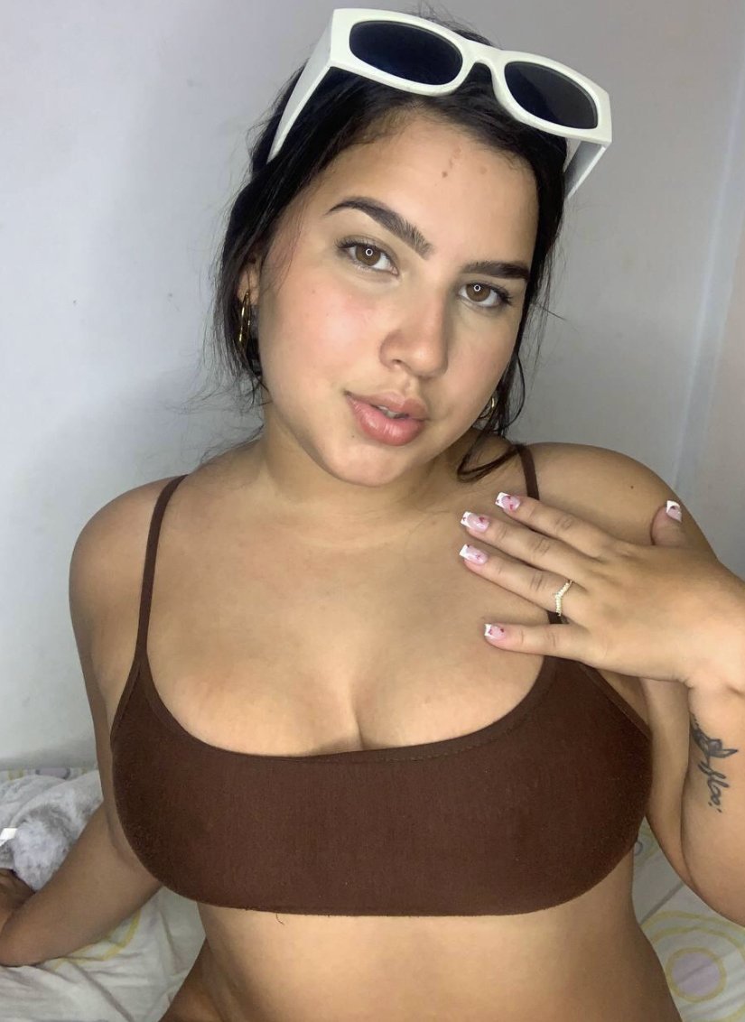 Puta culona - krągła nastolatka Laina 11