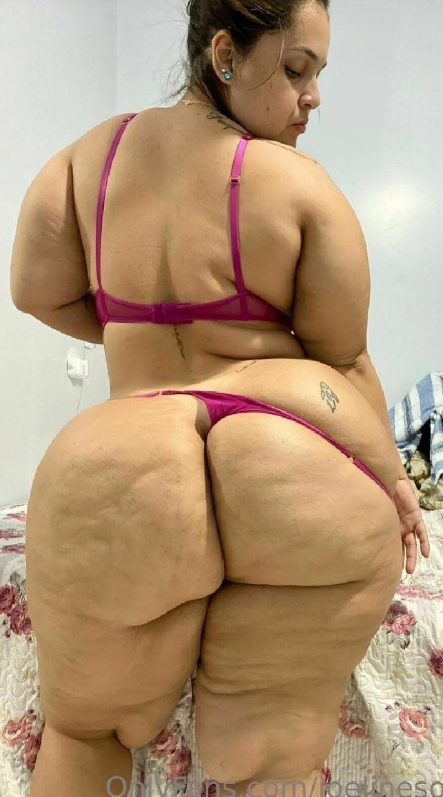 バスティー・BBWイン・シャワー・ショーイング・オフ・ザット・ファット・アス 36