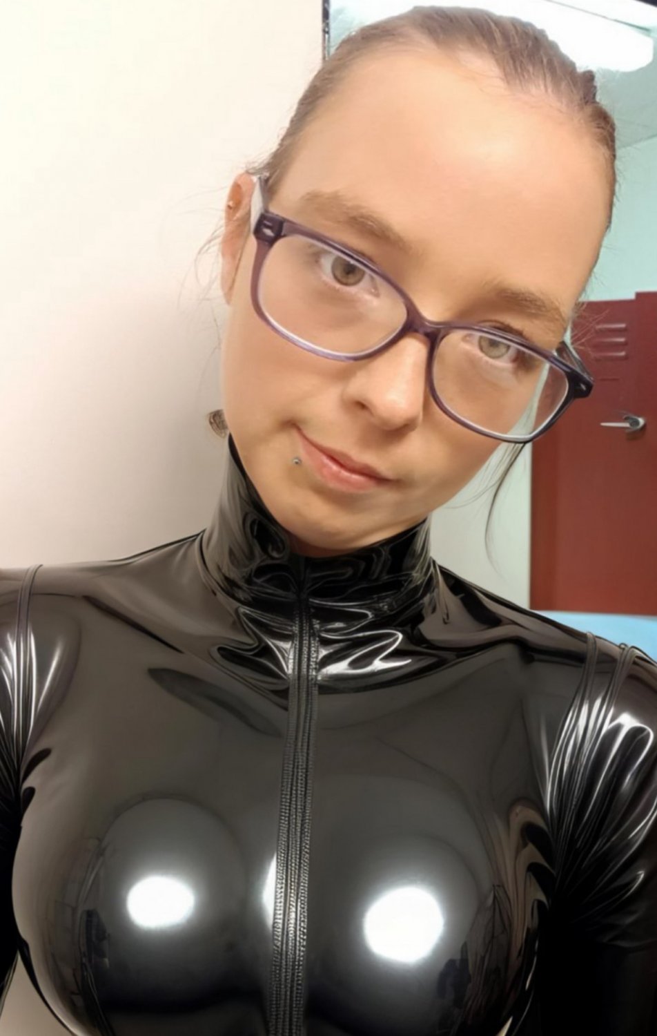 トリブ・ミー・アンド・メイク・ミー・ユア・ダーティー・リトル・スター 1