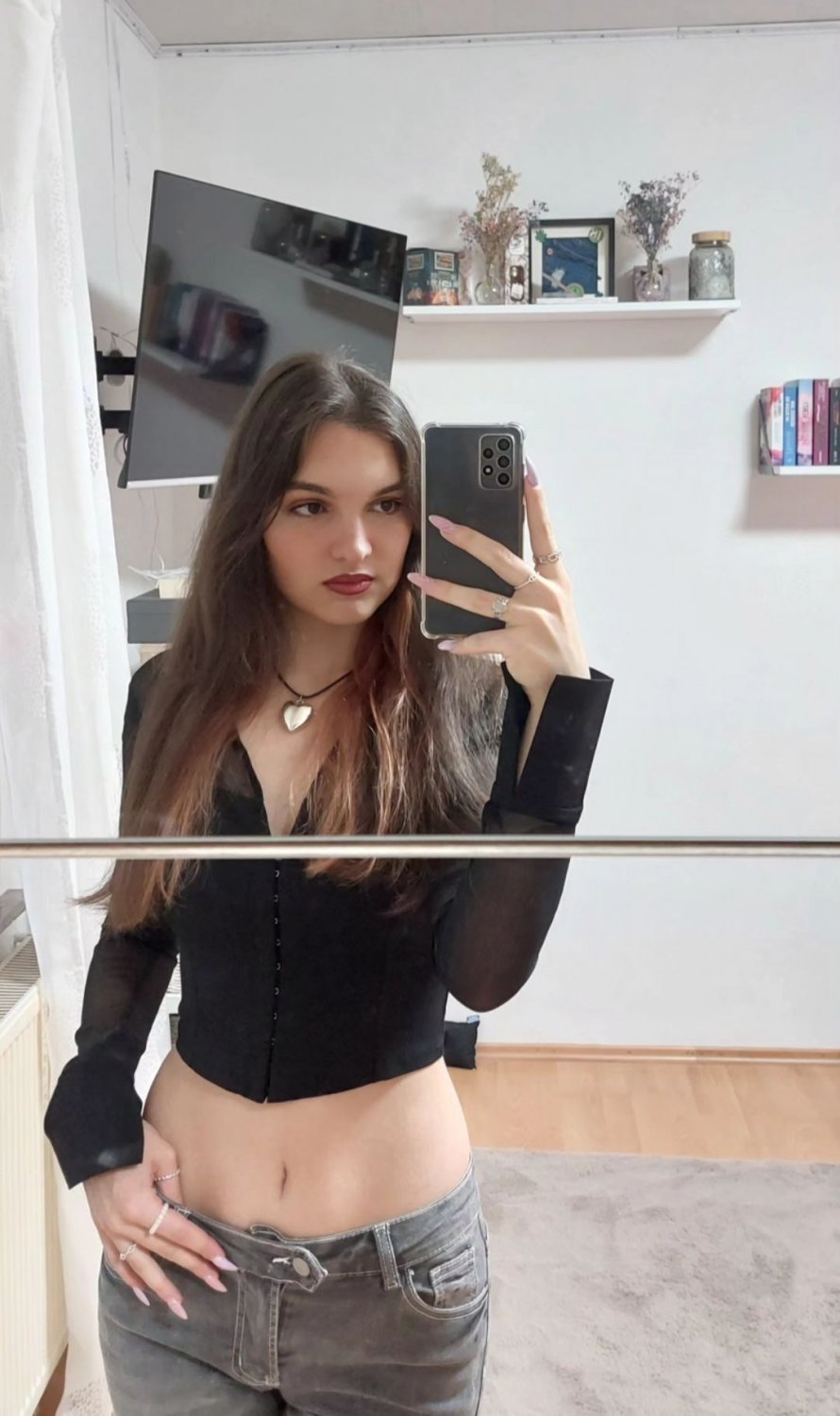 Petite German Hooker Fiona Wild And Free 3