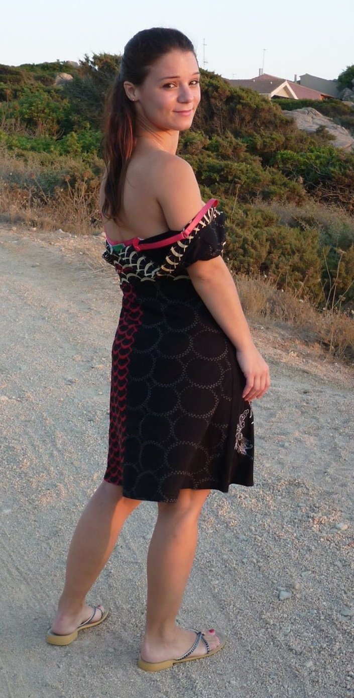 サルトリー・セルフィーズ・フロム・ホット・バレンティーナ 25