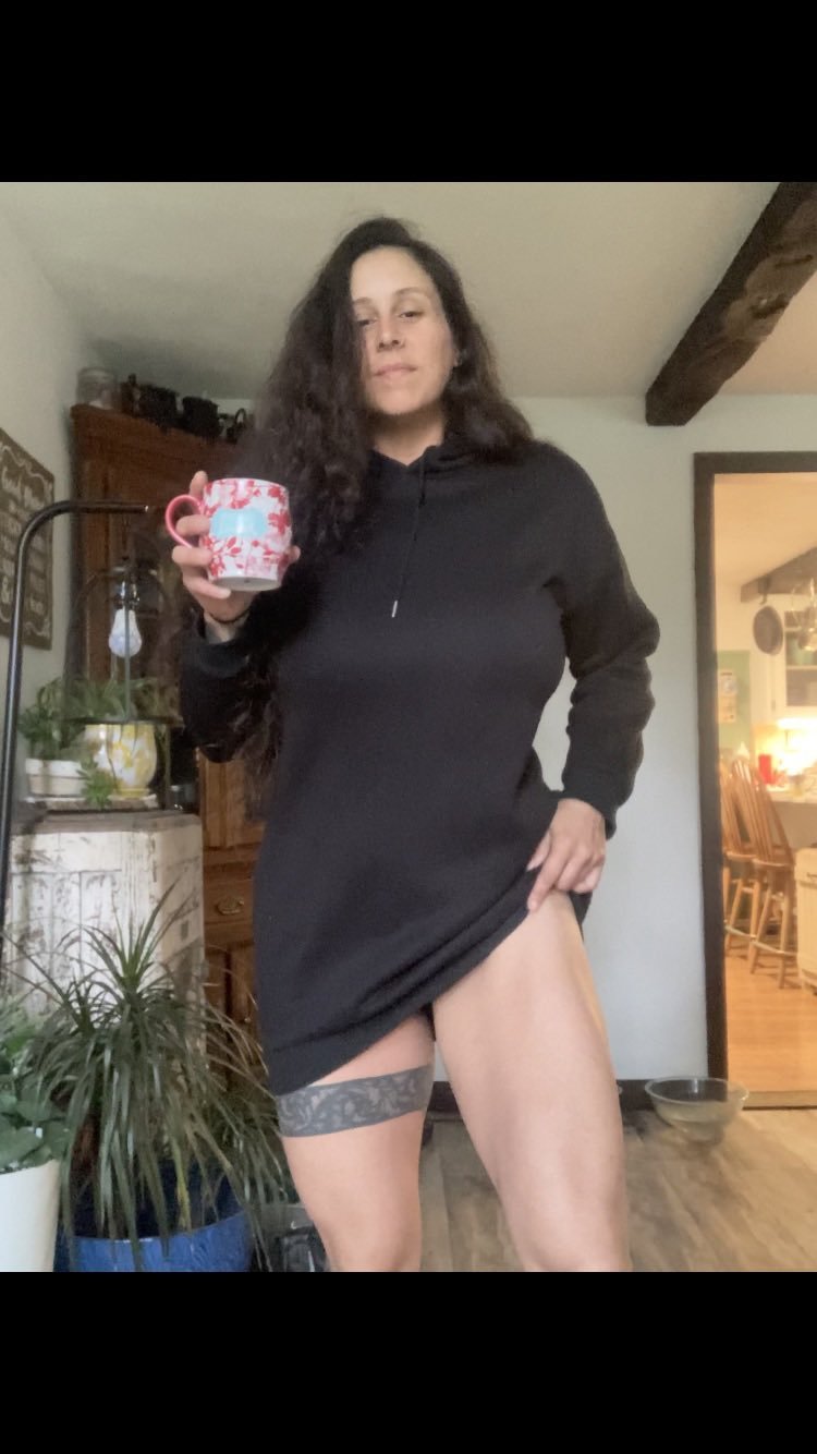 Damızlık bir vücuda sahip koyu renk saçlı 8