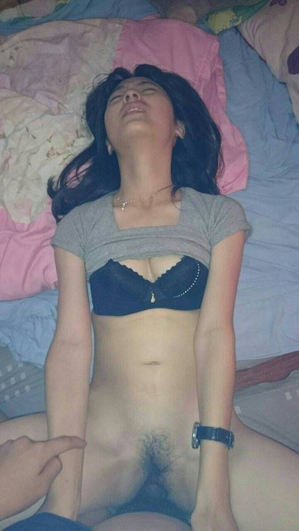 アジアン・ヘイリーズ・タイト・プッシー・ベッギング・フォア・イット 4